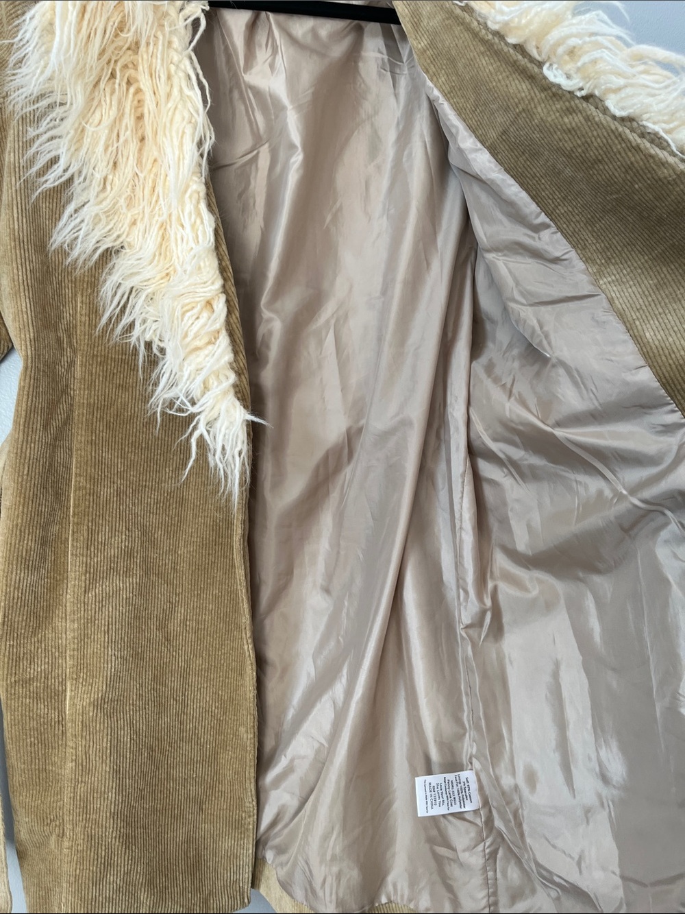 Penny Lane Coat in Beige
SHOW ME YOUR MUMU - medium faux fur corduroy fall cozy - Picture 10 of 16